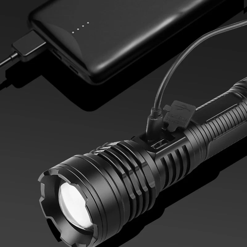 New XHP70 super bright long-range zoom Tybe-c rechargeable power display flashlight to send 26650, 10000 mAh battery